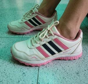 Radeon Lightweight Breathable Sports shoes
