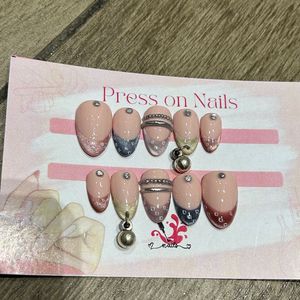bandhani cat eye navratri nail / traditional nails