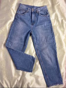 Trendy blue mom fit ribbed jeans