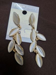 Elegant Leaf Dangle Earrings