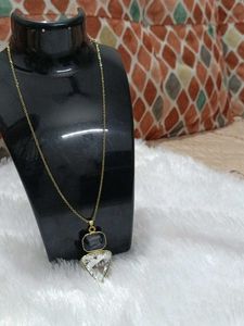 Elegant Geometric Pendant Necklace