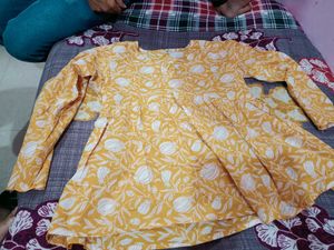 combo of 2 short kurti