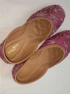 Embellished Juttis/Mojaris