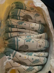Baby Hug 12 Diapers Medium Sizee