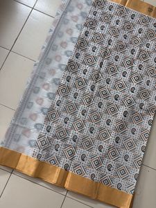 Stylish Saree with Geometric Print