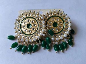 Stunning Green &amp; Gold Maang Tikka &amp; Earrings Set
