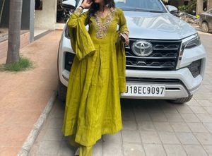 Elegant Green Embroidered Kurta
