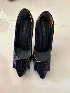 Stylish Black Patent Bow Heels