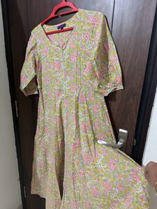 Srishti Women Kurta In Size S