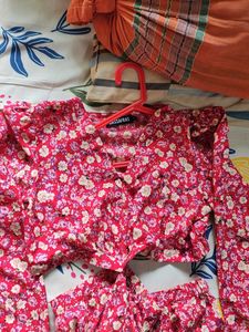 Chic Floral Print V-Neck Dress