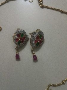 Tanishq pendal butti chen set