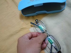 Stylish Eyeglasses with Case
