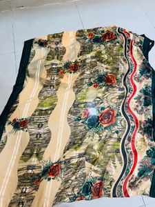Chic Floral Print Saree