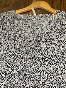 Chic Black &amp; White Ditsy Print Top