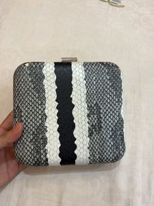 Chic Black &amp; White Box Clutch with Chain