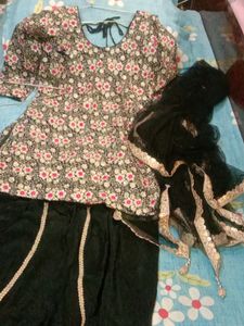 Women Kurta Set With Tulip Salwar