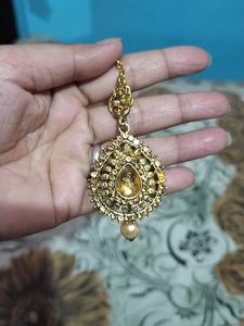 Exquisite Gold Maang Tikka