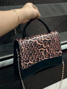 Chic Leopard Print Handbag