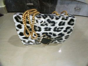 Chic Leopard Print Chain Bag