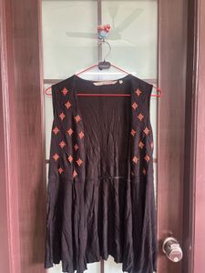 Embroidered Sleeveless Black Tunic