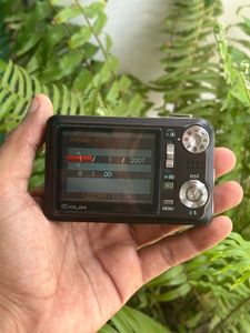 Casio Exilim EX-V7 Digital Camera
