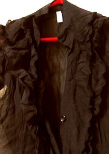 Chic Black Ruffled Sleeveless Blouse