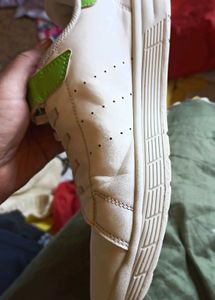 White Sneakers with Green Accents, size UK6, 25 cm