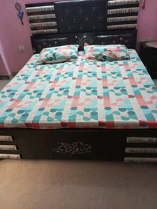 Geometric Print Cotton Bedsheet with Pillow Covers