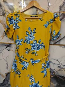 brand new 40 sized Yellow Floral Puff Sleeve Dress