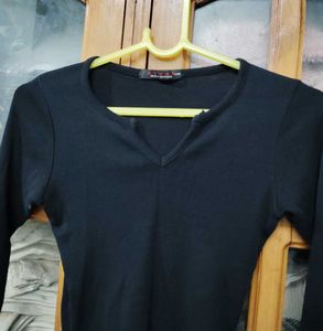 Black V-Neck Long Sleeve Crop Top