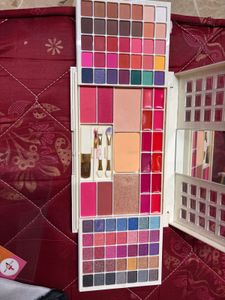 HILARYRHODA Makeup Palette