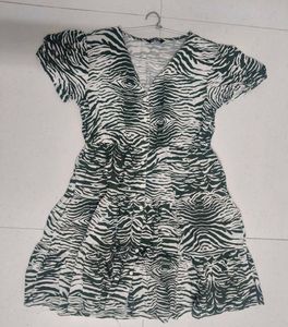 Stylish aesthetic Zebra Print Button-Up midi Dress