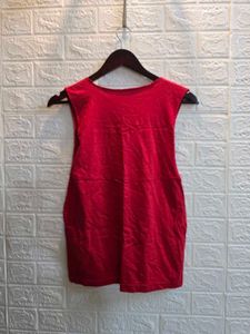 Red Sleeveless T-Shirt "Crazy Friends Forever"