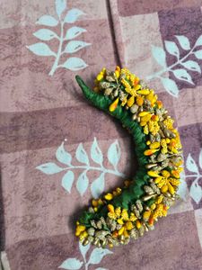 Decorative Floral Hair Accessory