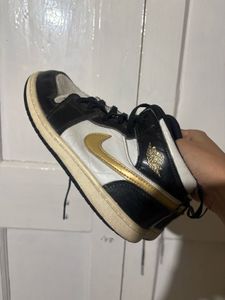 Nike Air Jordan 1 Mid SE