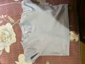 Gray Cropped Hoodie with Zipper Detail