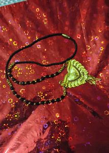 Elegant Gold Pendant Necklace