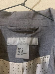 Gray single-breasted blazer