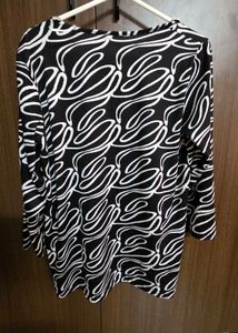 Chic Black &amp; White Swirl Print Top