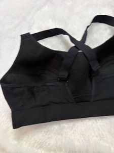 Under Armour xl size  Sports Bra