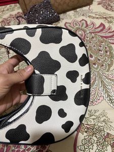 itzy by charles and keith- slightly use