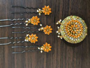 Floral Hair Pin &amp; Bun Set