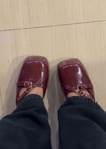 Chic Burgundy Patent Baddies heel