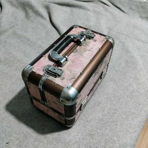 Vintage Style Cosmetic Travel Case