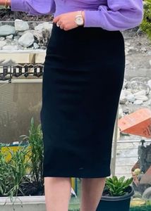 Chic Black Midi Skirt with Slit