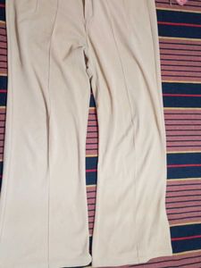 Stylish Beige Trousers winth t-shirts