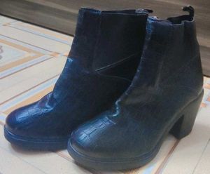 (Adorly)Stylish Croc Embossed Heeled Boots