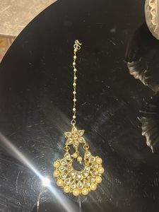 Elegant Maang Tikka with Pearls