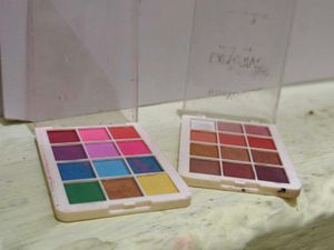 EYE SHADOW PALETTE