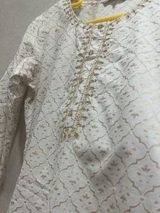 100% cotton Elegant White &amp; Gold Printed Kurta